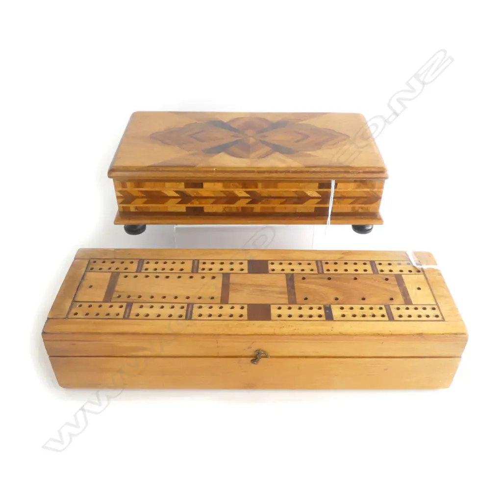 VINTAGE CRIBBAGE BOX w BRASS PEGS & MARQUETRY BOX on FEET Image 1++