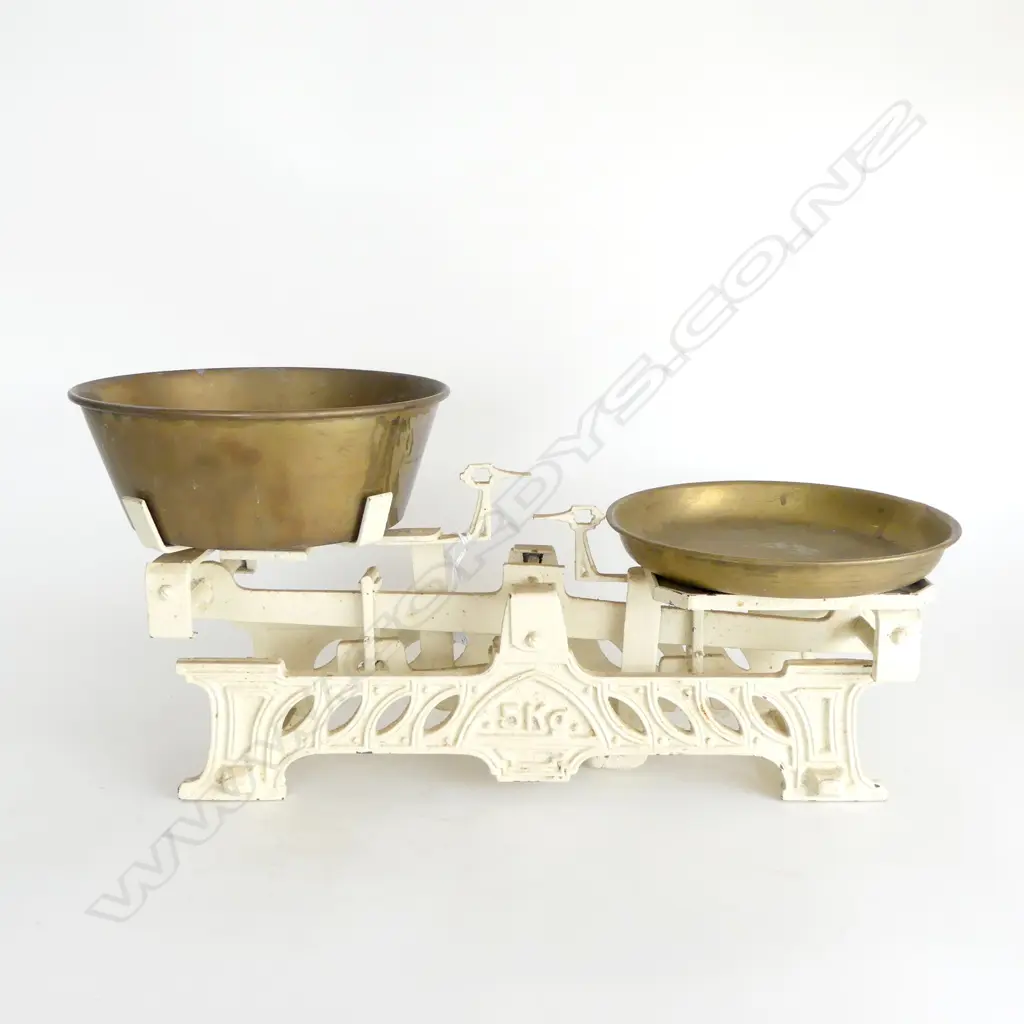 OLD WHITE PATINATED GROCERS SCALES WITH TWO BRASS PANS. 450X120X190mm Image 1++