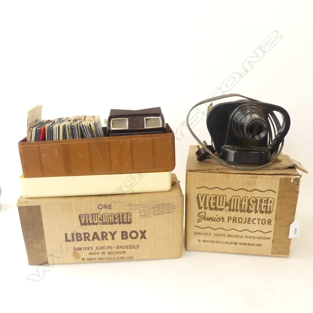 VIEW MASTER JUNIOR PROJECTOR + LIBRARY BOX IN ORIG. BOXES Image 1++
