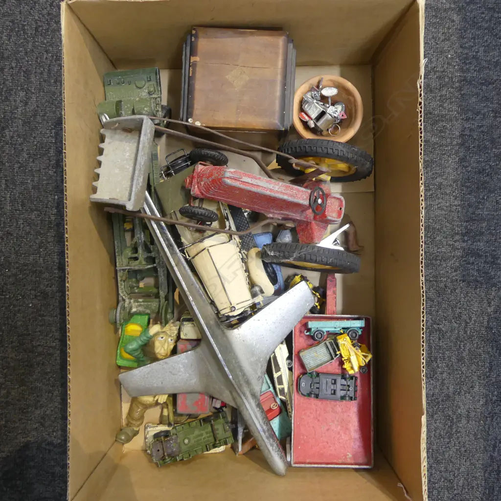 COLLECTION OLD TOYS, MOSTLY METAL Image 1++