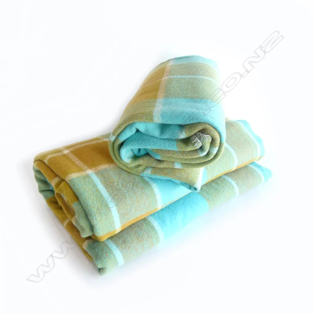 PR RETRO WOOLLEN BLANKETS Image 1++
