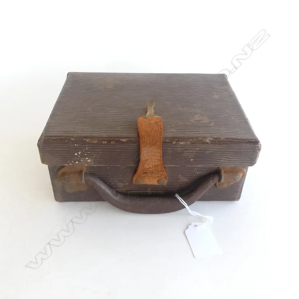 VINTAGE MINI SUITCASE L180 & CONTENTS PEWTER FLASK SPECS ORNS ETC Image 1++