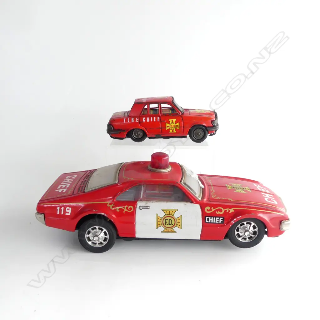 2 FIRE CHIEF CAR TOYS, 1968 OLDSMOBILE TORNADO L.260mm & MERCEDES Image 1++