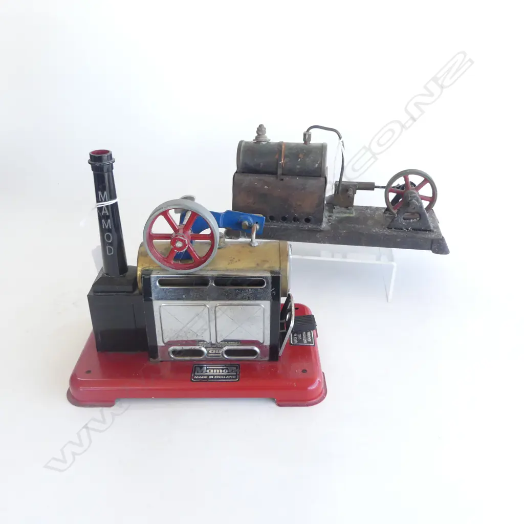 2 MODEL STEAM ENGINES 1 MAMOD H180MM THE OTHER UNMARKED L230MM Image 1++