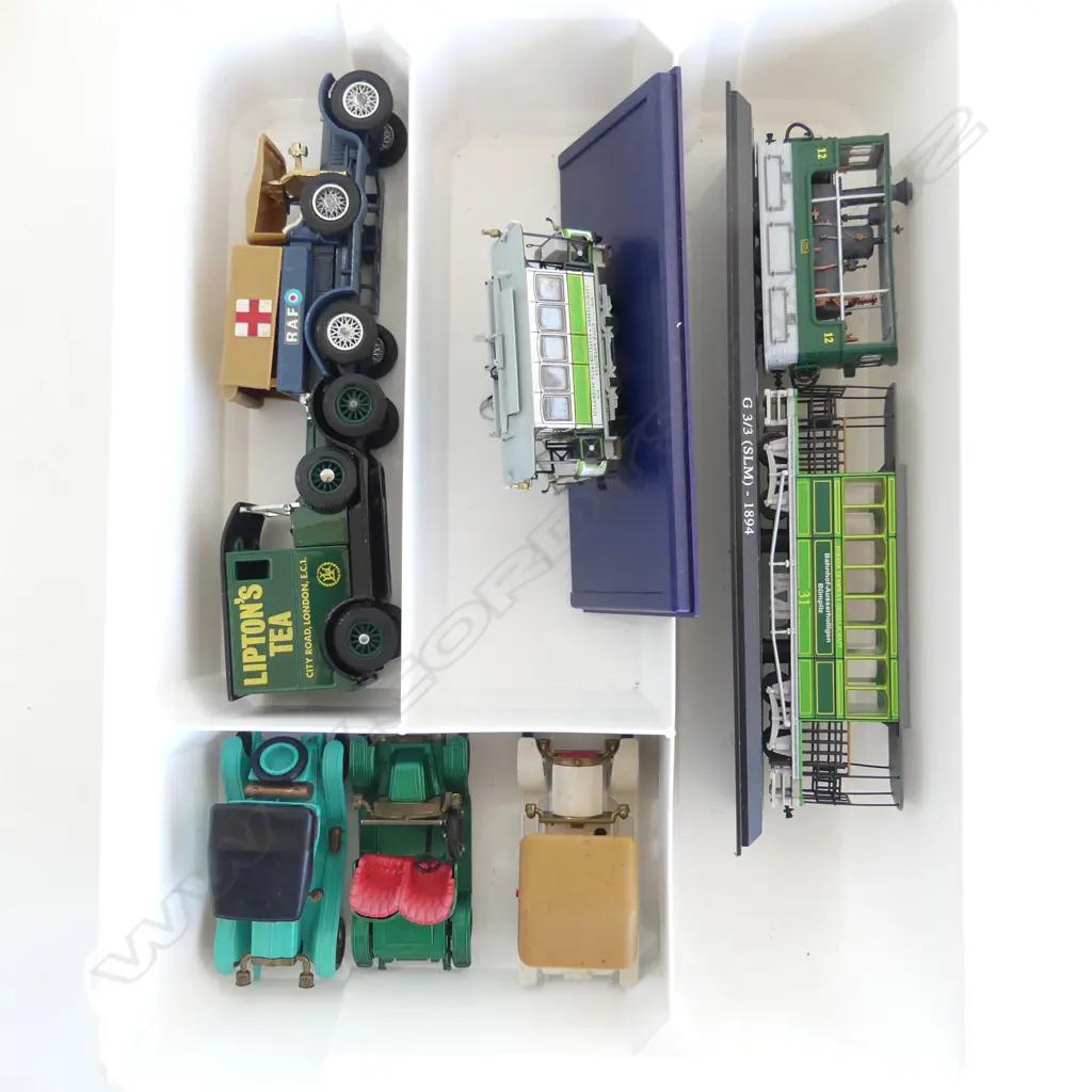 SMALL TRAY 2 DIE CAST TRAMS & 5 UNBOXED DIE CAST MATCHBOX CARS Image 1++