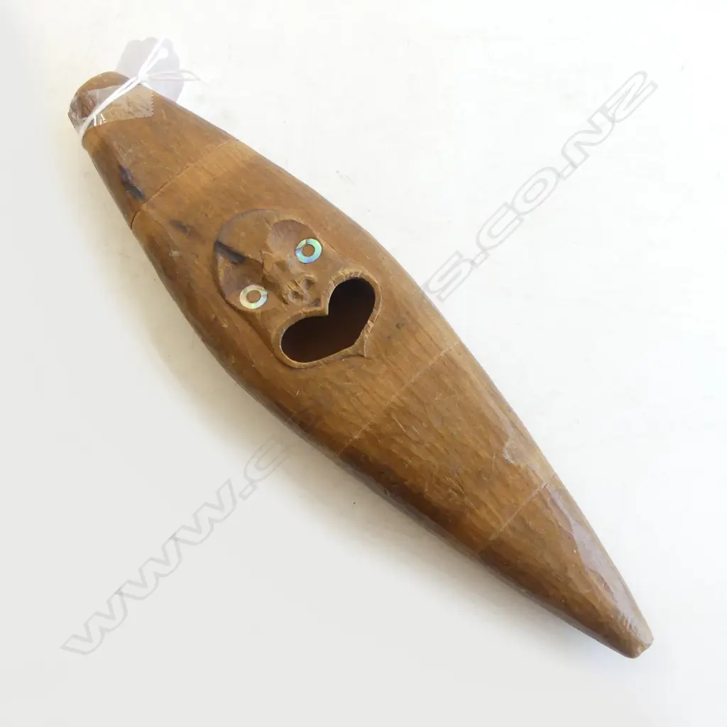 VINTAGE MAORI CARVED FLUTE FLAT OVAL FORM paua ring eyes. No binding. Probably kauri L.215mm Image 1++