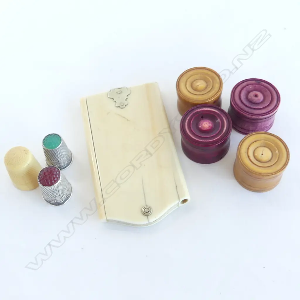 3 THIMBLES (2 800 SILVER), IVORY DANCE CARD L.90mm, 2 PRS IVORY EARLOBE STRETCHERS (BORNEO) 25mm dia Image 1++