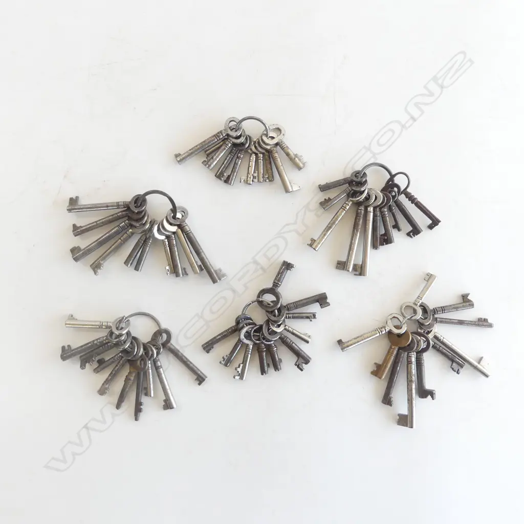 60 VINTAGE CABINET KEYS Image 1++