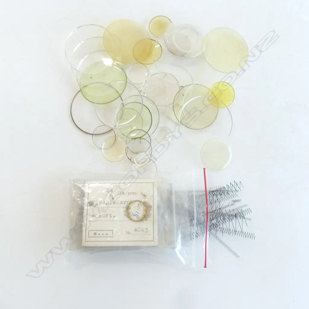 BAG ASST. OLD WATCH LENSES GLASS & PERSPEX + BAG OF FLAT SPRINGS Image 1++
