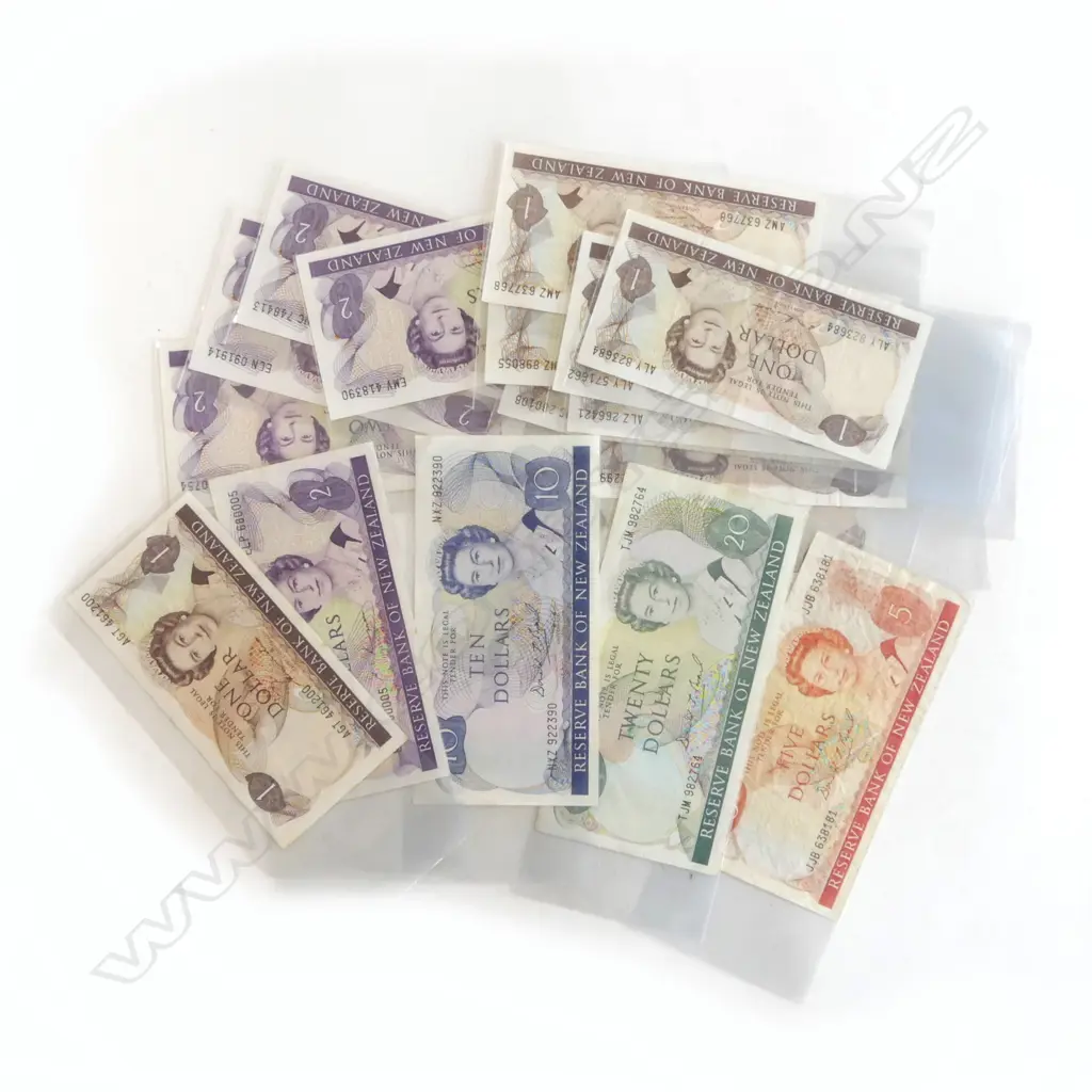 18 VINTAGE NZ BANK NOTES; 10x $1, 5x $2, $5, $10, $20 Image 1++