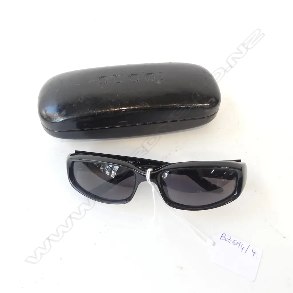 PR GUCCI SUNGLASSES, CASED Image 1++