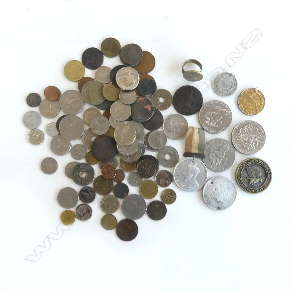 2 BAGS OF COINS: VINATGE NZ (SMALL QTY) + ASST WORLD. 2 bags in 1 Image 1++
