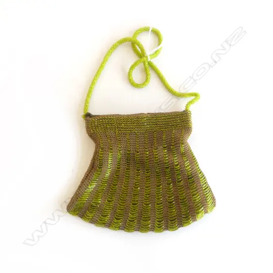 ART DECO GREEN BUGLE BEAD PURSE