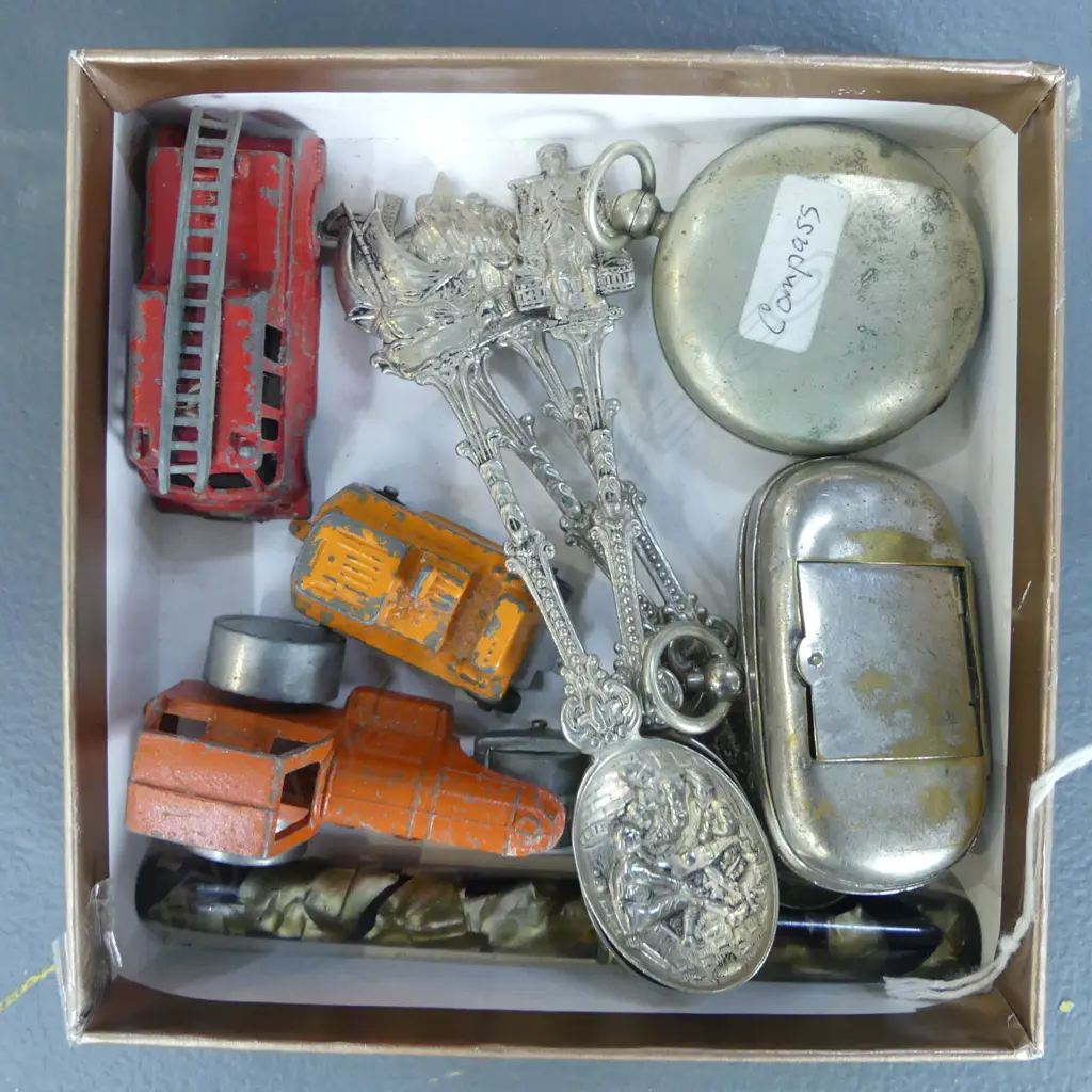 BAG VINTAGE COMPASS + SOVEREIGN CASE +PEN + 3 FUN HO small toys + SPOONS Image 1++