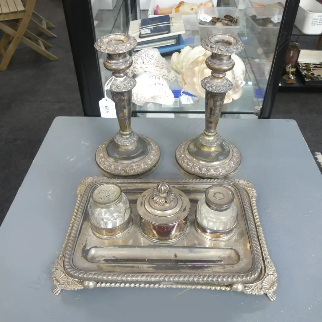 3 PCES SILVER PLATE; TRAY, INKSTAND, PR CANDLESTICKS (LATTER 2 OSP) H.220mm Image 1++