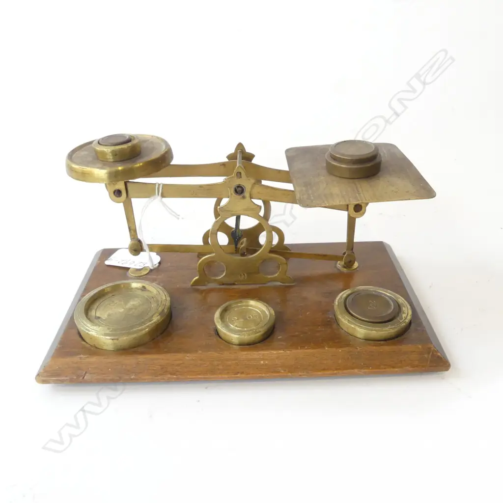 OLD  BRASS & MAHOGANY POSTAL SCALES,WITH BRASS WEIGHTS Image 1++