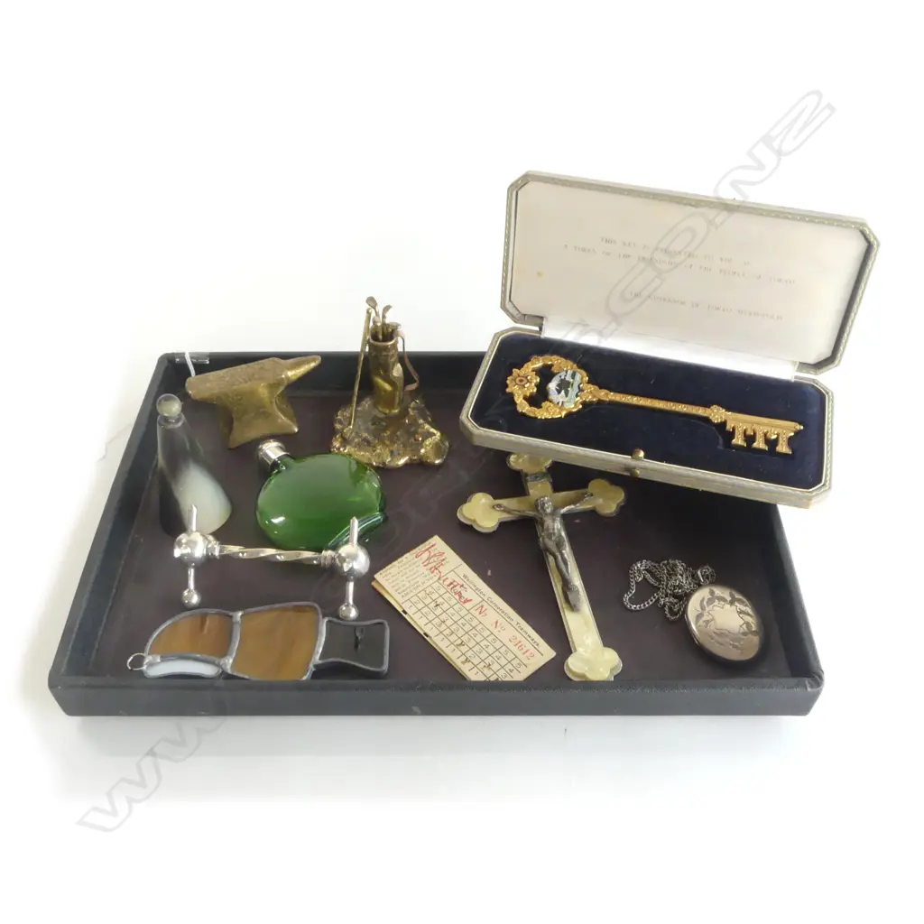 TRAY OF 10 COLLCTABLES KEY TO TOKYO CRUCIFIX LOCKET ANVIL ETC Image 1++