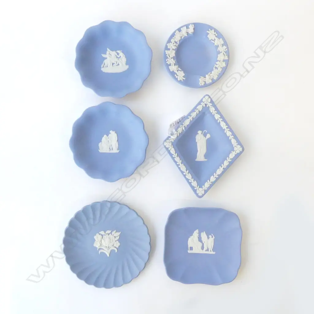 SIX WEDGWOOD BLUE JASPERWARE DISHES VARIOUS PATTERNS, L.95MM-145MM Image 1++