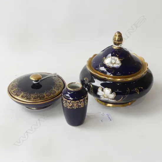 TWO CONTINENTAL COBALT BLUE LIDDED BOWLS (DIA.160 LARGEST) & ONE SMALL VASE, H. 90mm