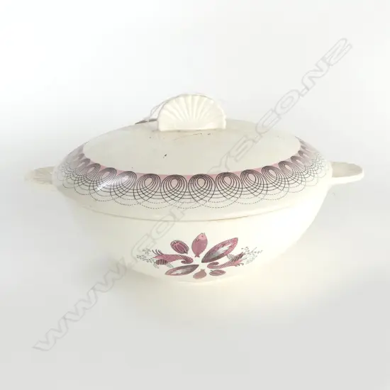 WEDGWOOD 'PERSEPHONE' BY ERIC RAVILIOUS LIDDED TUREEN 220mm dia