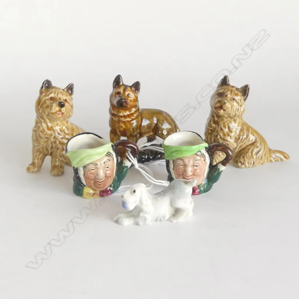 4 WADE CHINA DOGS & 2 MINITURE ROYAL DOULTON TOBY JUGS Image 1++