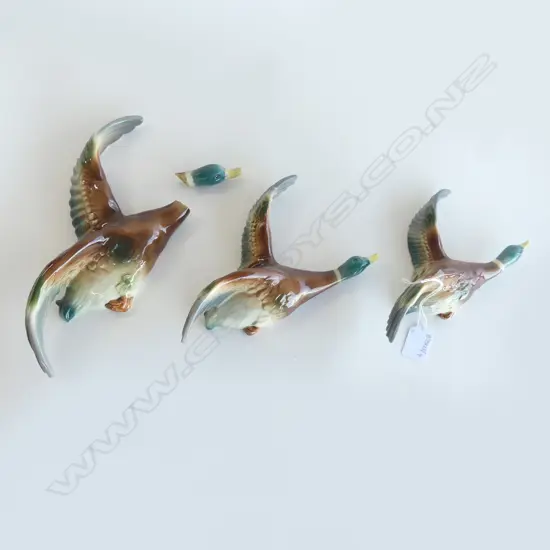 3 FLYING DUCKS (FAULTS) W.280mm