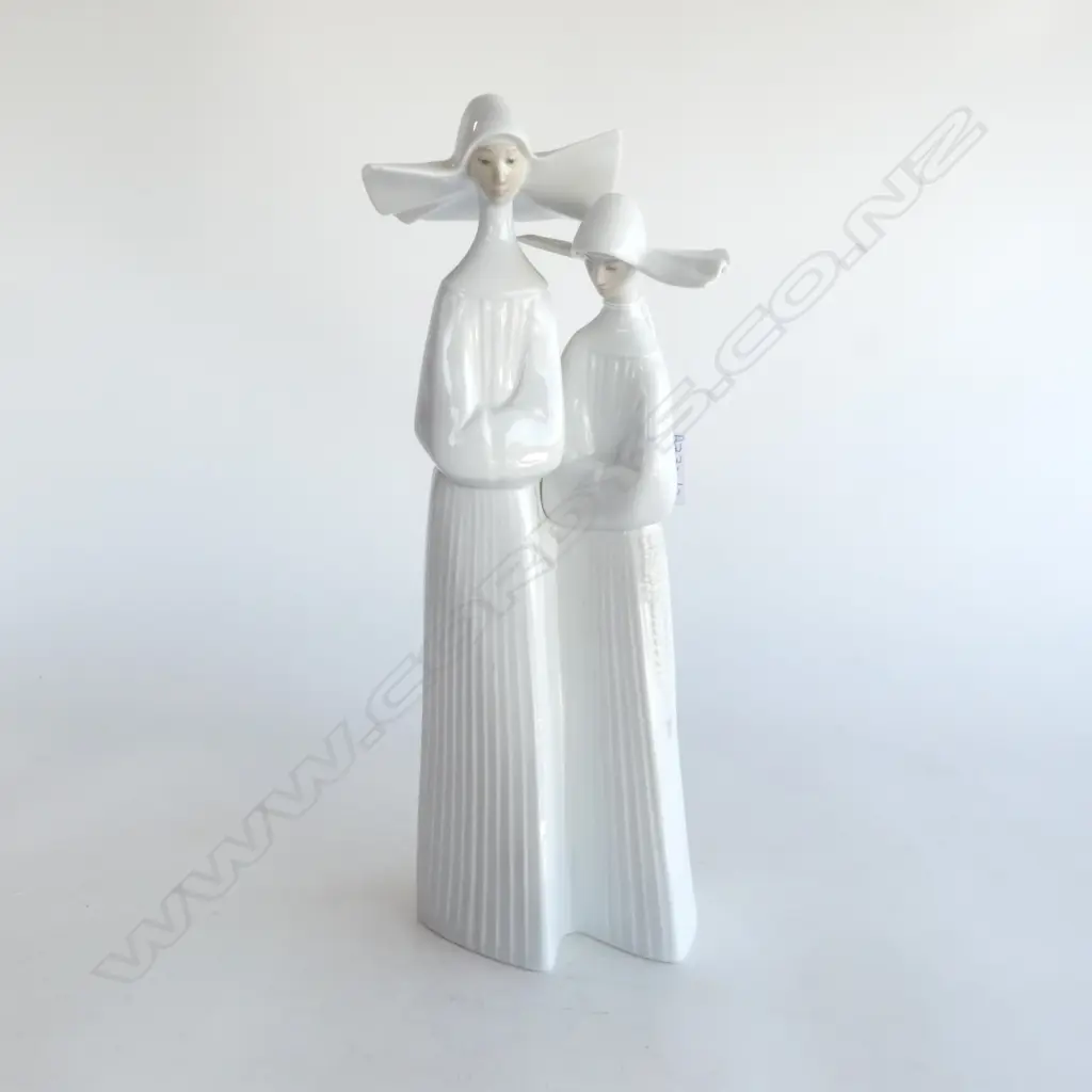 LLADRO NUNS #4611 H.330mm Image 1++