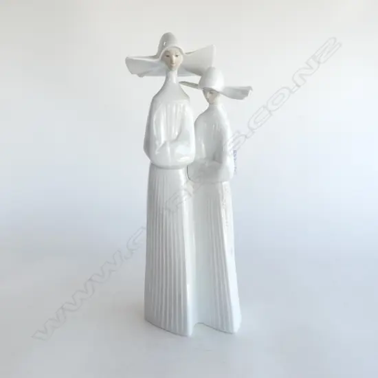 LLADRO NUNS #4611 H.330mm