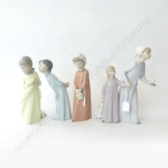 NAO BOY IN NIGHTGOWN HOLDING GIRL'S HAND H.300mm & 3 ZAPHIR FIGURES IN NIGHTGOWNS H.270mm