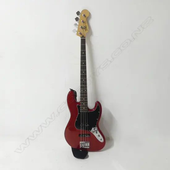 FENDER ELECTRIC JAZZ BASE MADE IN MEXICO WITH HARD CASE