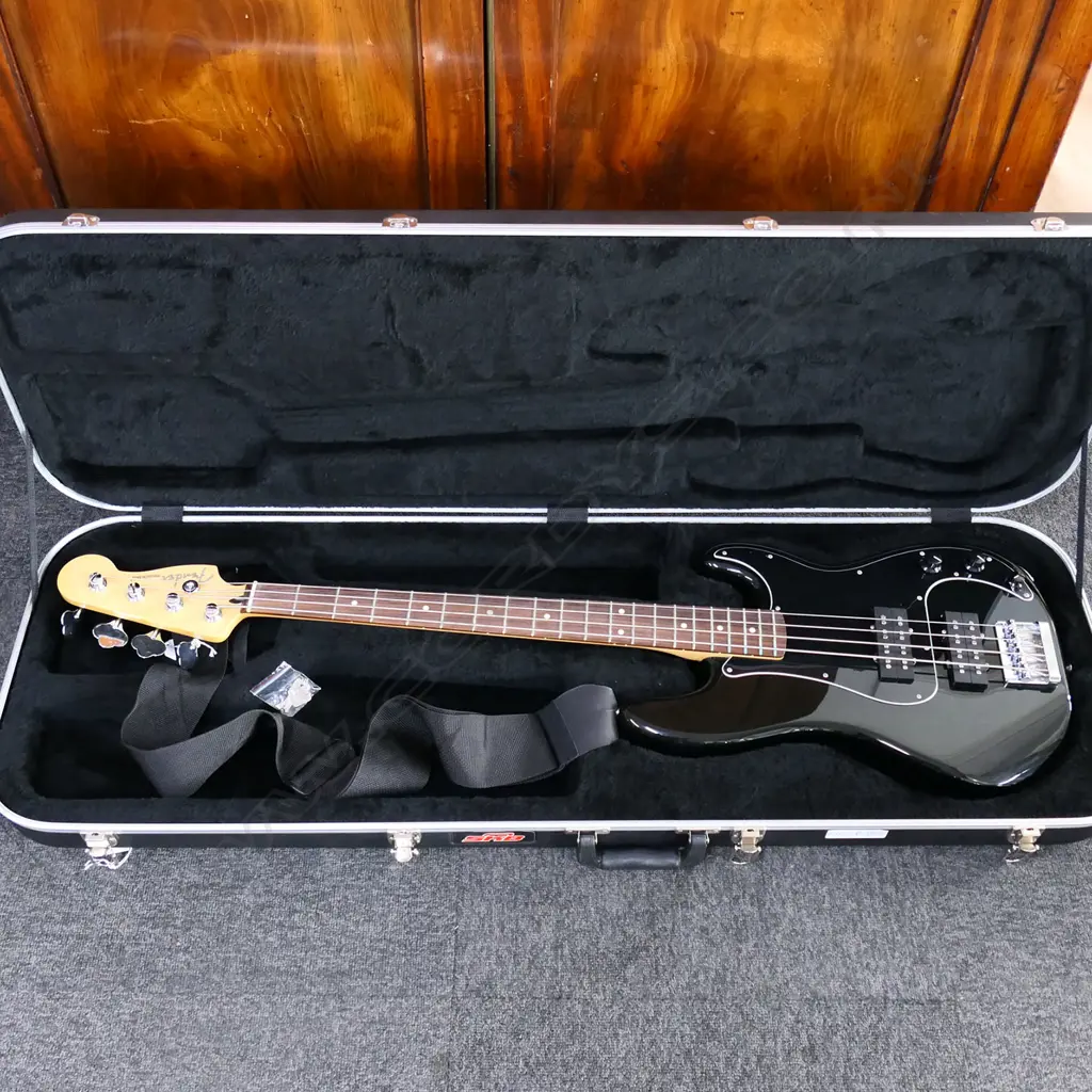 FENDER PRECISION BASS MADE IN MEXICO WITH HARD CASE Image 1++