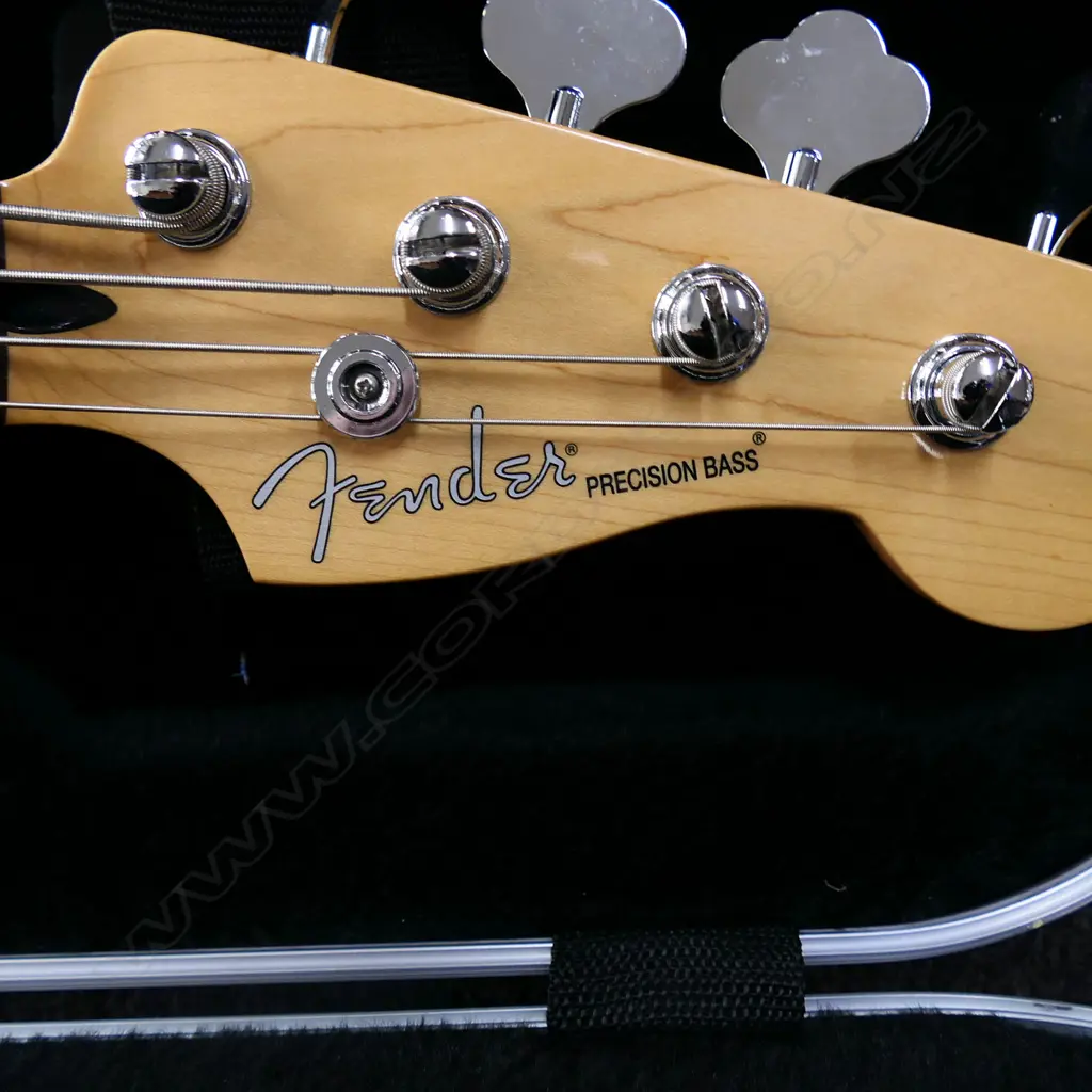FENDER PRECISION BASS MADE IN MEXICO WITH HARD CASE Image 1++