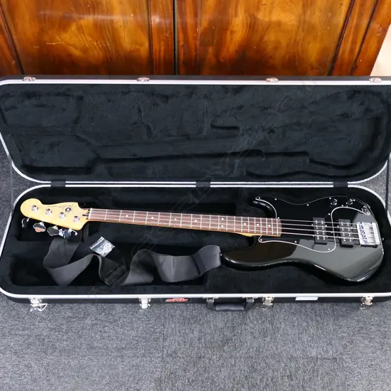 FENDER PRECISION BASS MADE IN MEXICO WITH HARD CASE