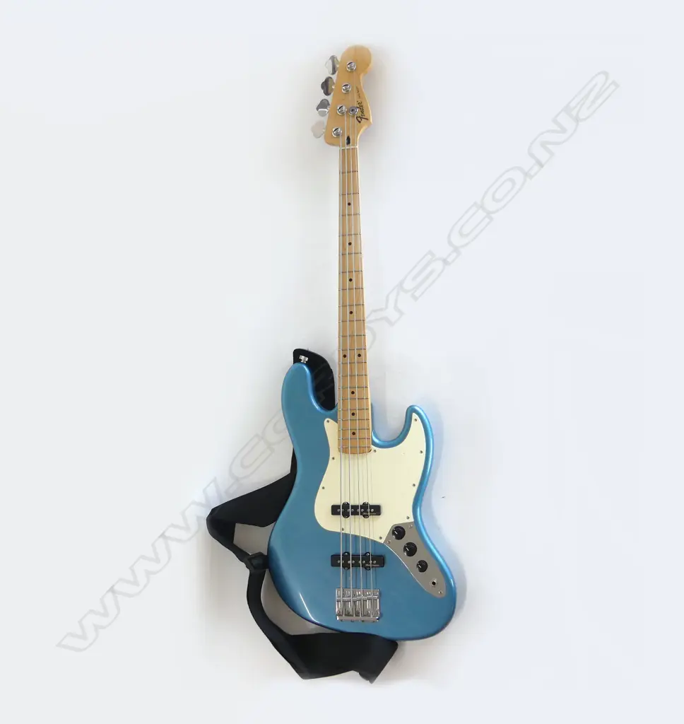FENDER ELECTRIC JAZZ BASS MADE IN MEXICO WITH SOFT CASE Image 1++