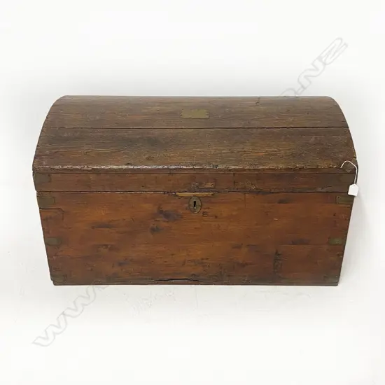 ANTIQUE WOODEN TRUNK 920x500x500mm
