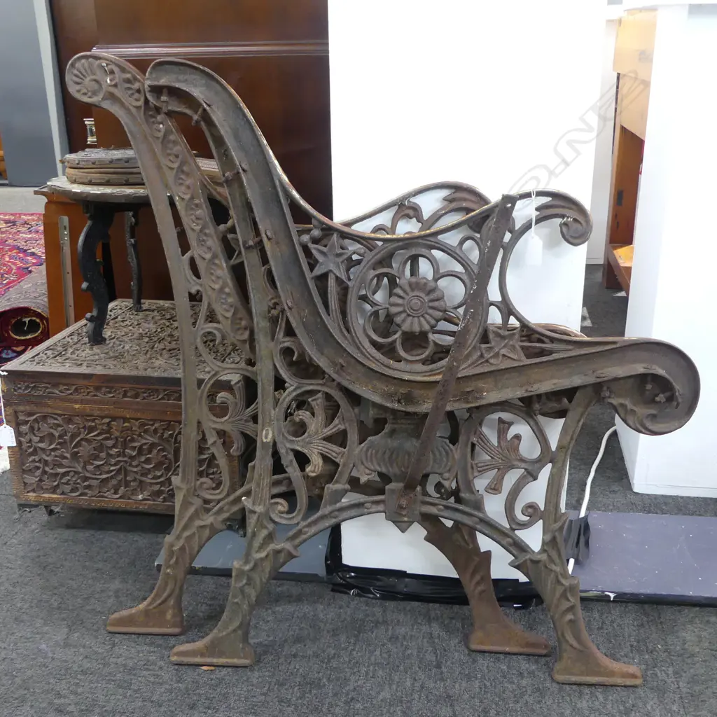 PR CAST IRON BENCH ENDS H.745mm Image 1++