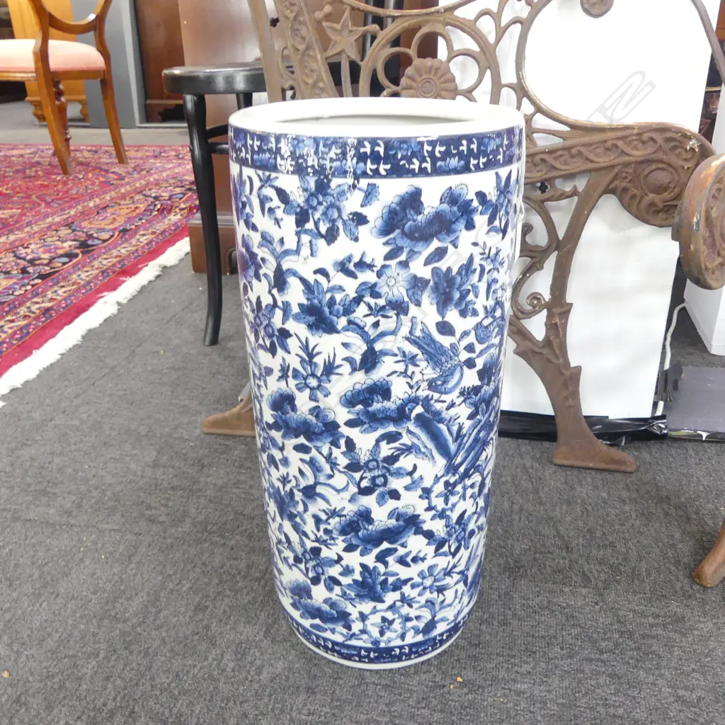 B/W ORIENTAL UMBRELLA STAND H.470mm HAIRLINES Image 1++