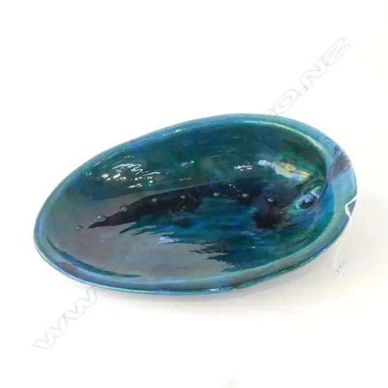 NZ POTTERY SEA SHELL BOWL W.430mm