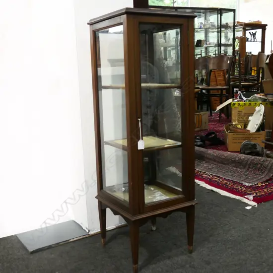 DISPLAY CASE 330x330x1010mm
