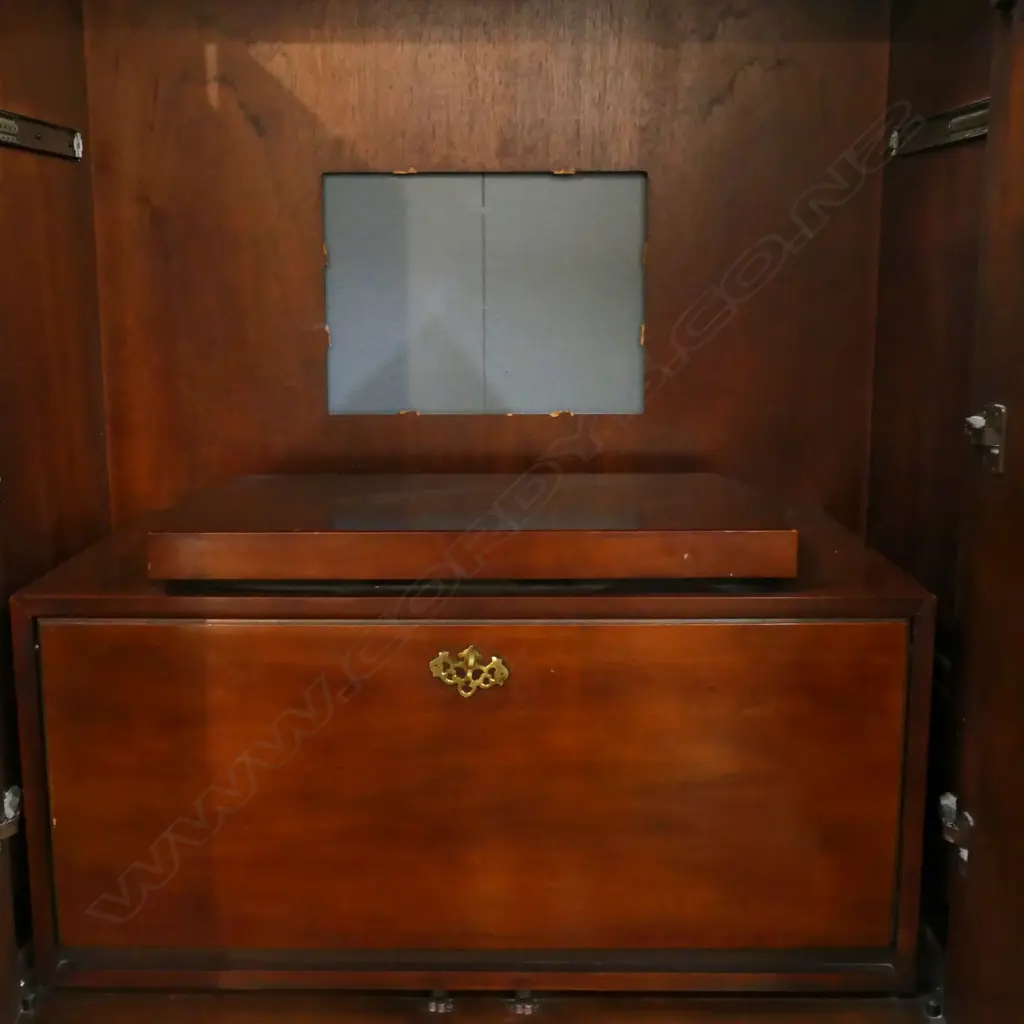 DREXEL GEORGIAN STYLE LINEN PRESS AS A TV CABINET 1120x595x2030mm Image 1++