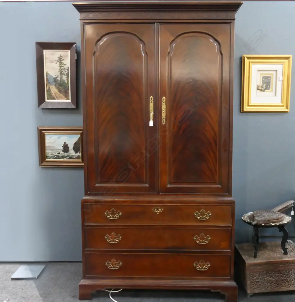 DREXEL GEORGIAN STYLE LINEN PRESS AS A TV CABINET 1120x595x2030mm Image 1++