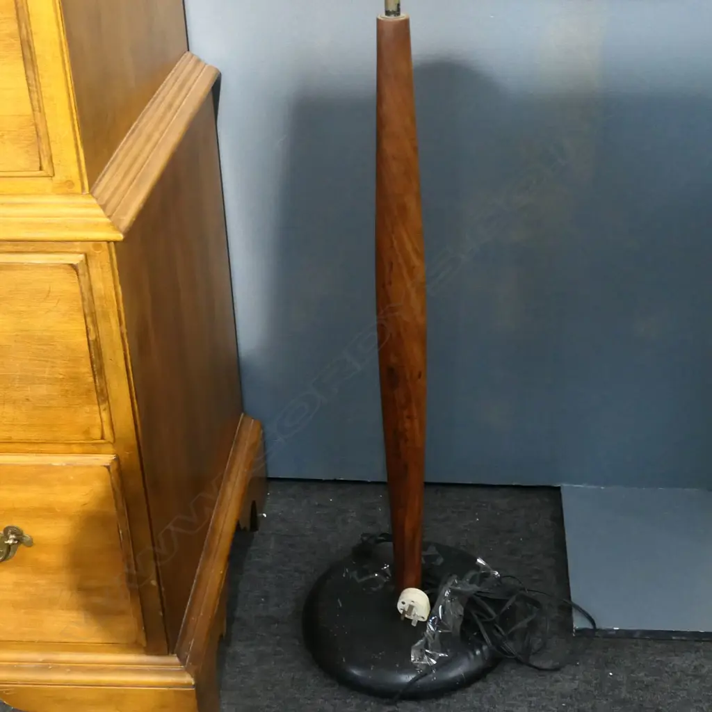 RETRO / MID CENTURY STANDARD LAMP POSSIBLY JOHN CRICHTON H.1590mm Image 1++