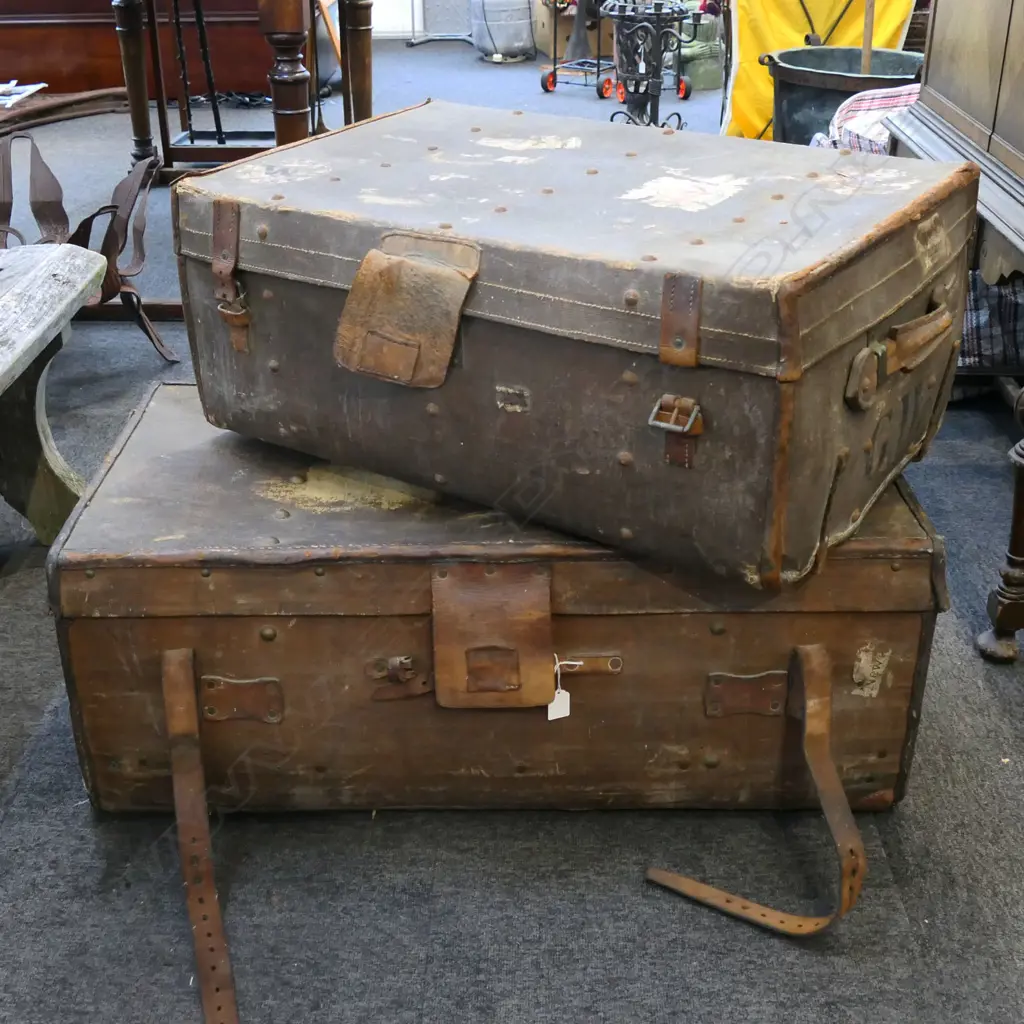 2 LG ANTIQUE TRUNKS W.920mm Image 1++