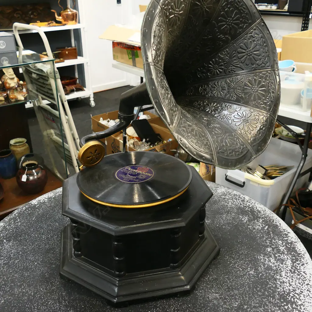 VINTAGE BLACK GRAMAPHONE restored Image 1++