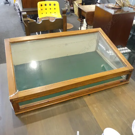 GLAZED TABLE TOP DISPLAY CASE 760x460x230mm
