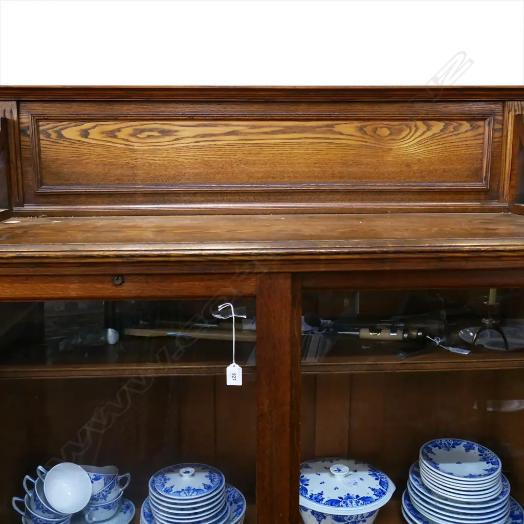 An early 20thC oak Arts and Crafts glazed bookcase, Image 1++
