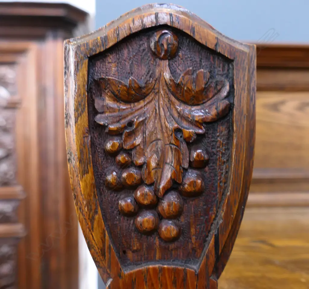 An early 20thC oak Arts and Crafts glazed bookcase, Image 1++