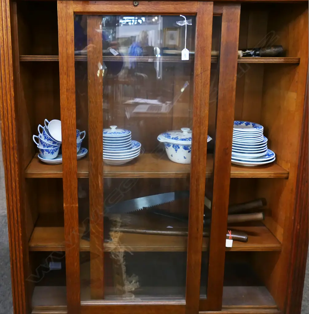 An early 20thC oak Arts and Crafts glazed bookcase, Image 1++