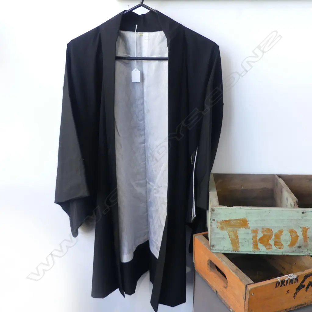 JAPANESE DECORATED SILK JACKET M SIZE Image 1++