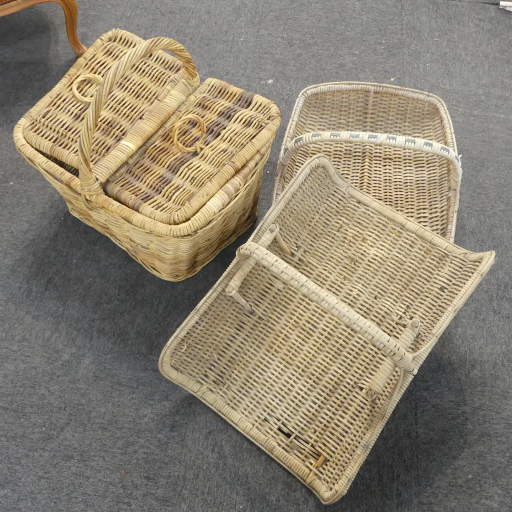 3 LG WOVEN BASKETS; 2 FLOWER TRUGS, 1 PICNIC Image 1++